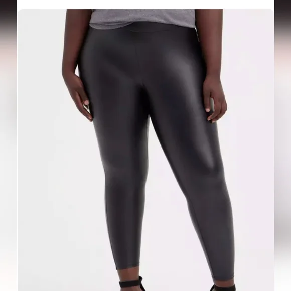 Torrid Black Faux Leather Leggings Sz 1 - Picture 2 of 5